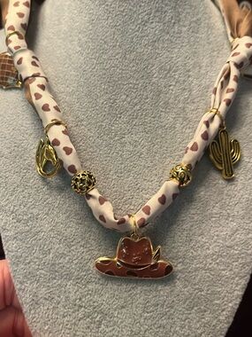 Fashion Western Charm Necklace - Beige Heart Print with Gold Accents